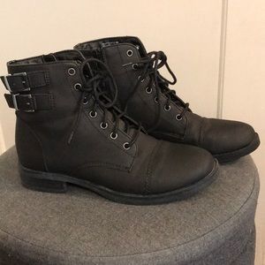 Madden Girl 8M black booties